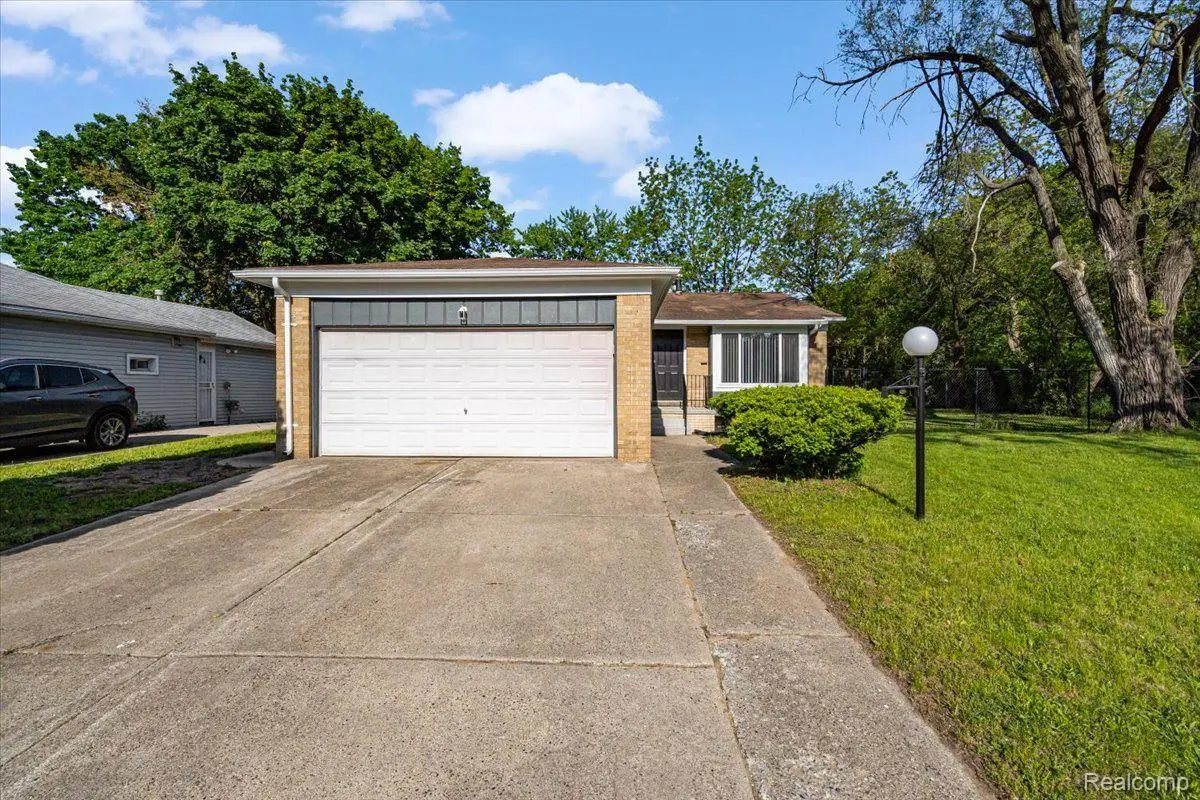 21078 MITCHELLDALE AVE, Ferndale, MI 48220 - Image #1