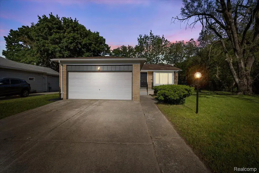 21078 MITCHELLDALE AVE, Ferndale, MI 48220 - Image #2