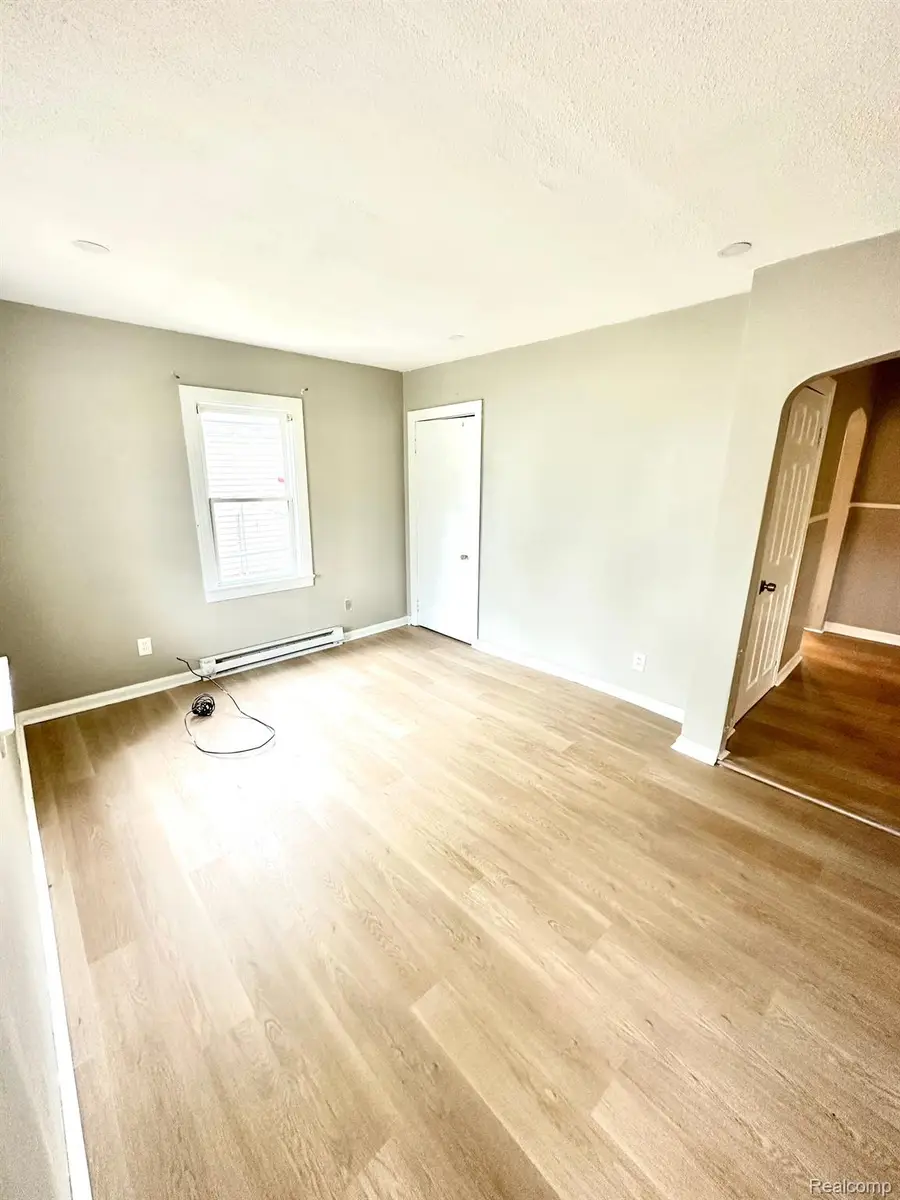 8649 HUDSON AVE, Warren, MI 48089 - Image #2