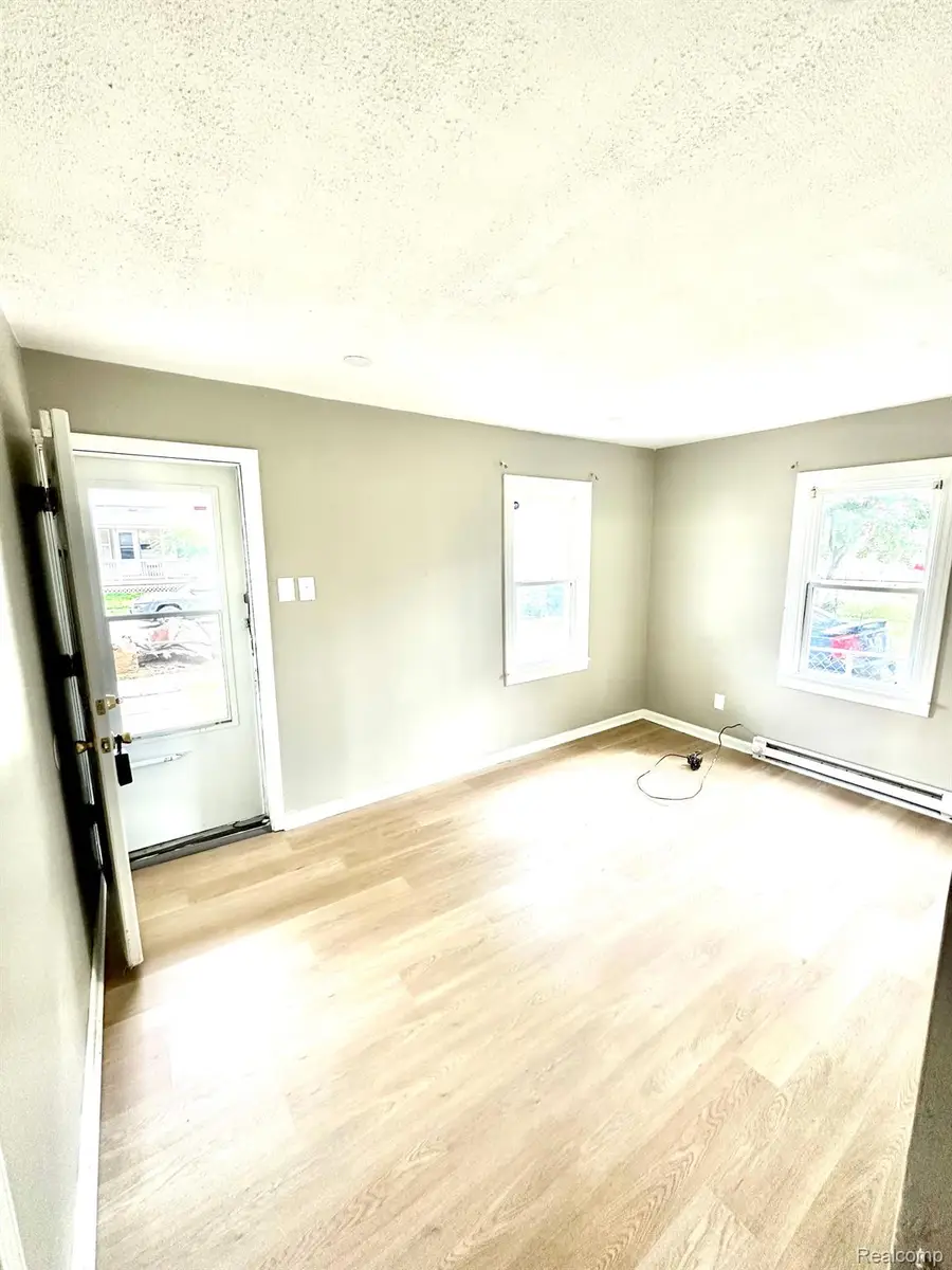 8649 HUDSON AVE, Warren, MI 48089 - Image #3