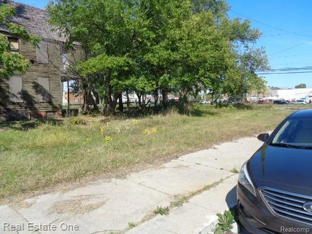 6329 CHARLEVOIX ST, Detroit, MI 48207 - Image #3