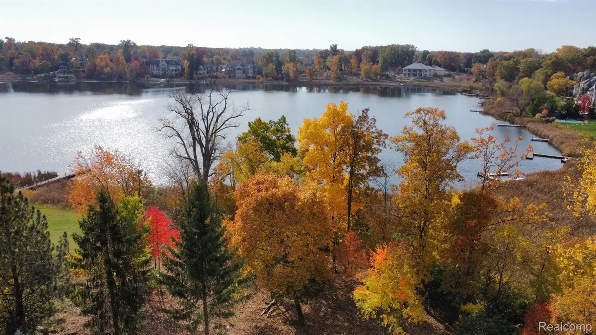 2717 TURTLE SHORES DR, Bloomfield, MI 48302 - Image #1