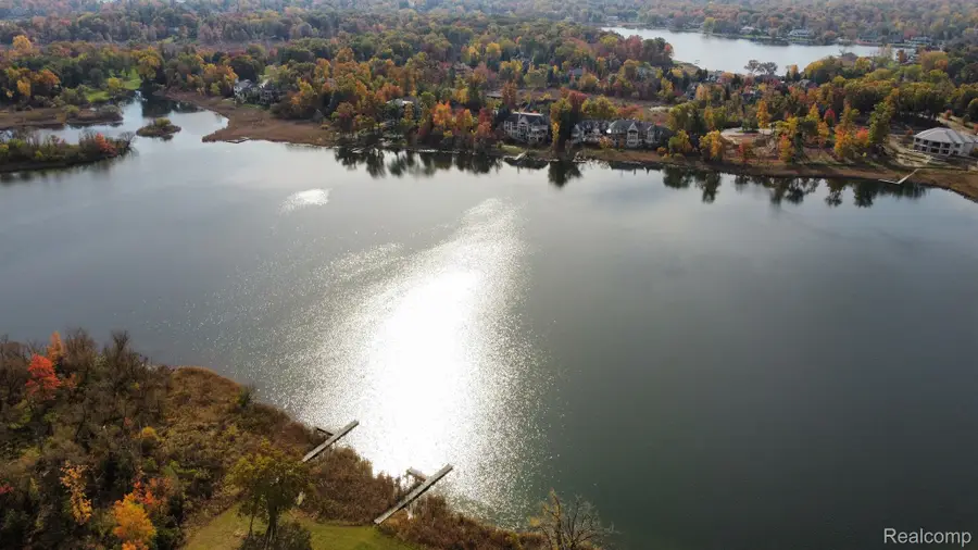 2717 TURTLE SHORES DR, Bloomfield, MI 48302 - Image #3