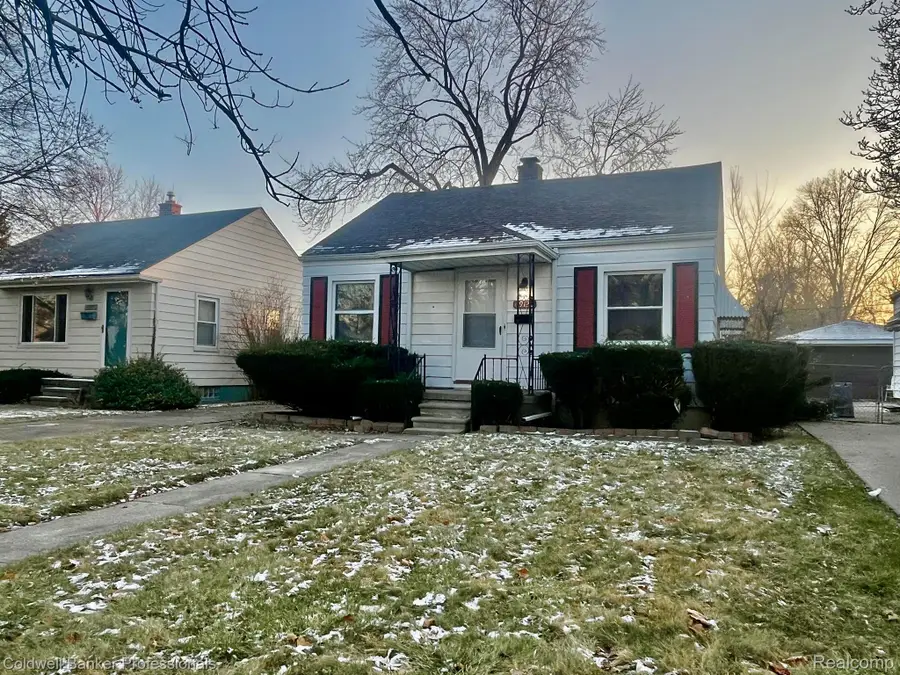 19130 WOODCREST ST, Harper Woods, MI 48225 - Image #2