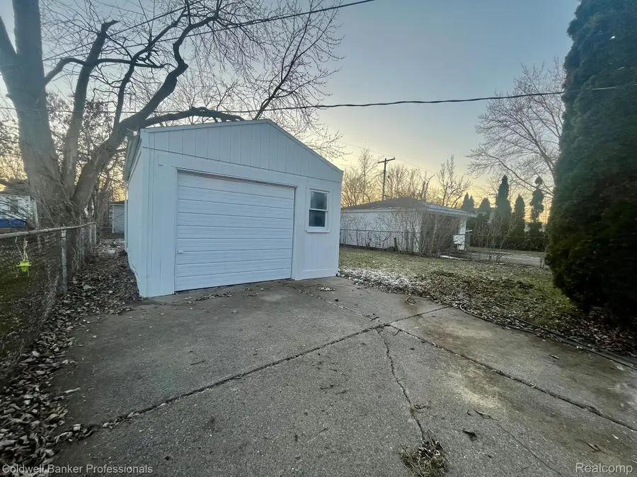 19130 WOODCREST ST, Harper Woods, MI 48225 - Image #3