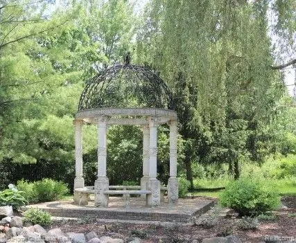 13 GROVEMONT CRT, Grand Blanc, MI 48439 - Image #2