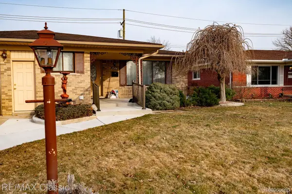 34398 GREENTREES RD, SterlingHeights, MI 48312