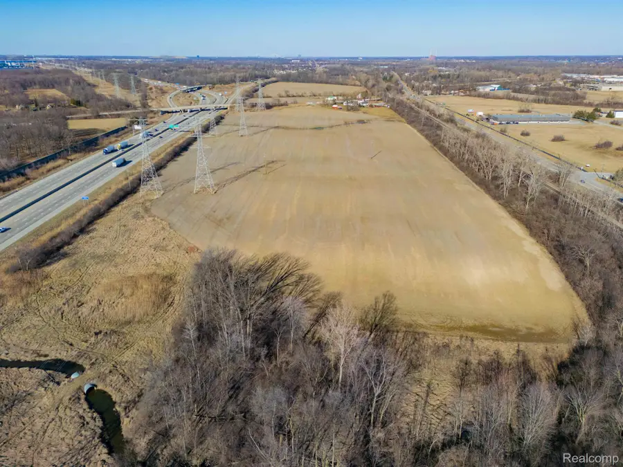 21301 WOODRUFF RD, Rockwood, MI 48173 - Image #2