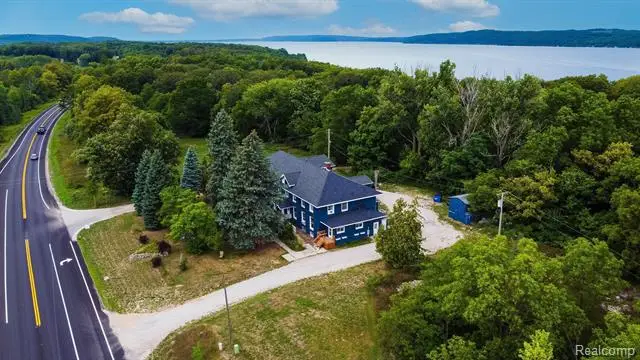 5908 FRANKFORT HIWY, Benzonia, MI 49616 - Image #2