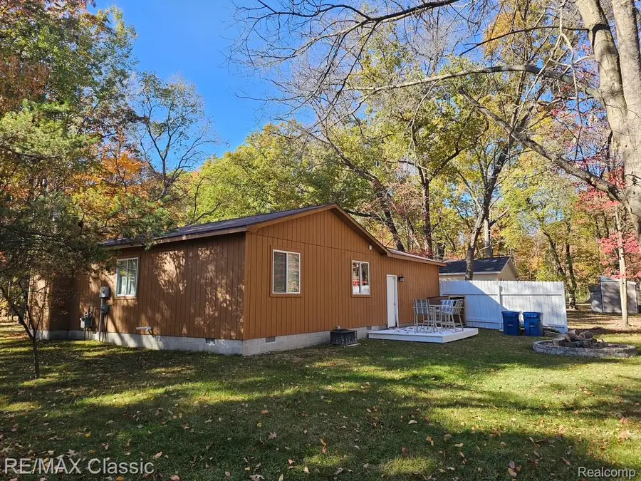 207 BUTTERFIELD LN, Houghton Lake, MI 48629 - Image #2