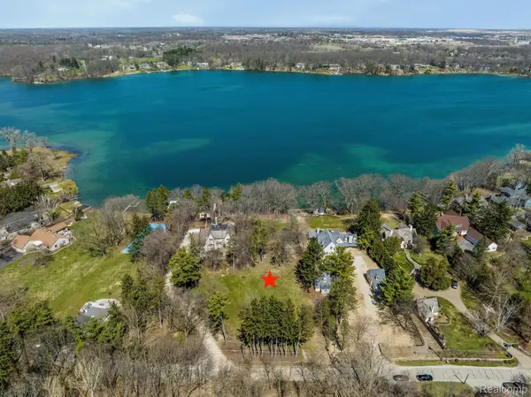 940 LAKE ANGELUS SHRS, LakeAngelus, MI 48326