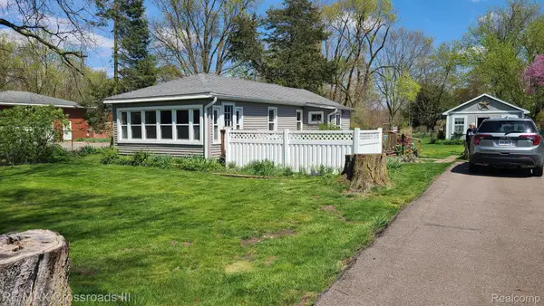 8735 RAWSONVILLE RD, Belleville, MI 48111