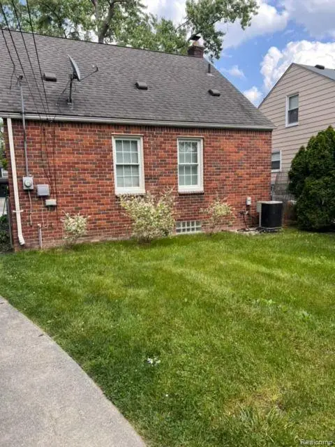 19765 SUMNER, Redford, MI 48240 - Image #2