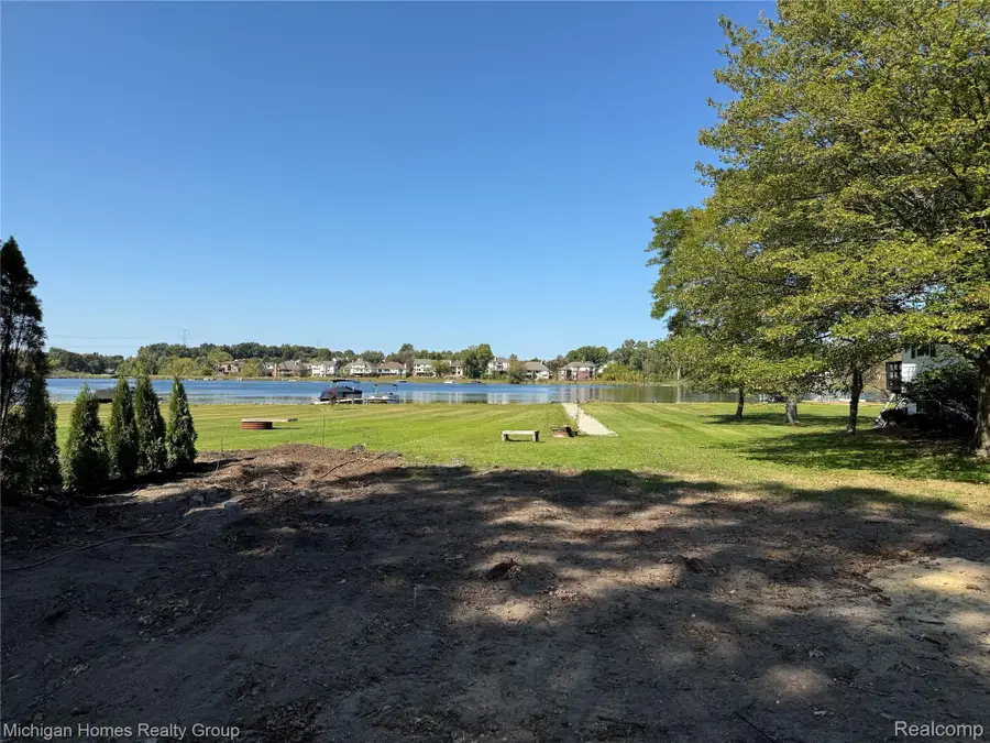 2910 LOON DR, Wixom, MI 48393 - #2