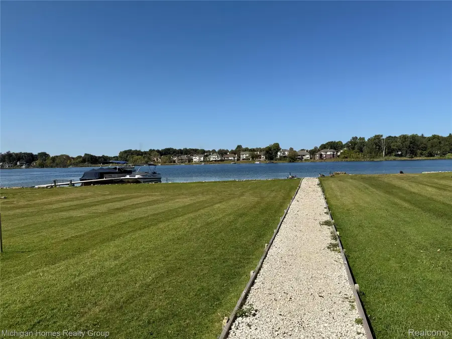 2910 LOON DR, Wixom, MI 48393 - #3
