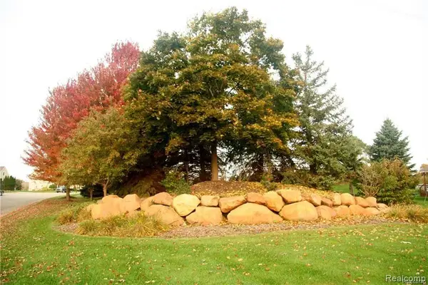 20 Tipperary Trail, Fenton, MI 48430