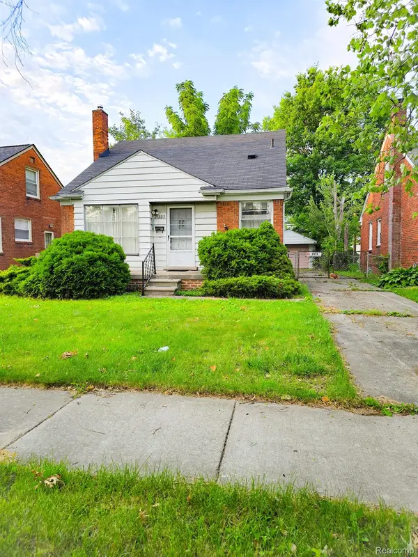 21225 BOURNEMOUTH ST, HarperWoods, MI 48225