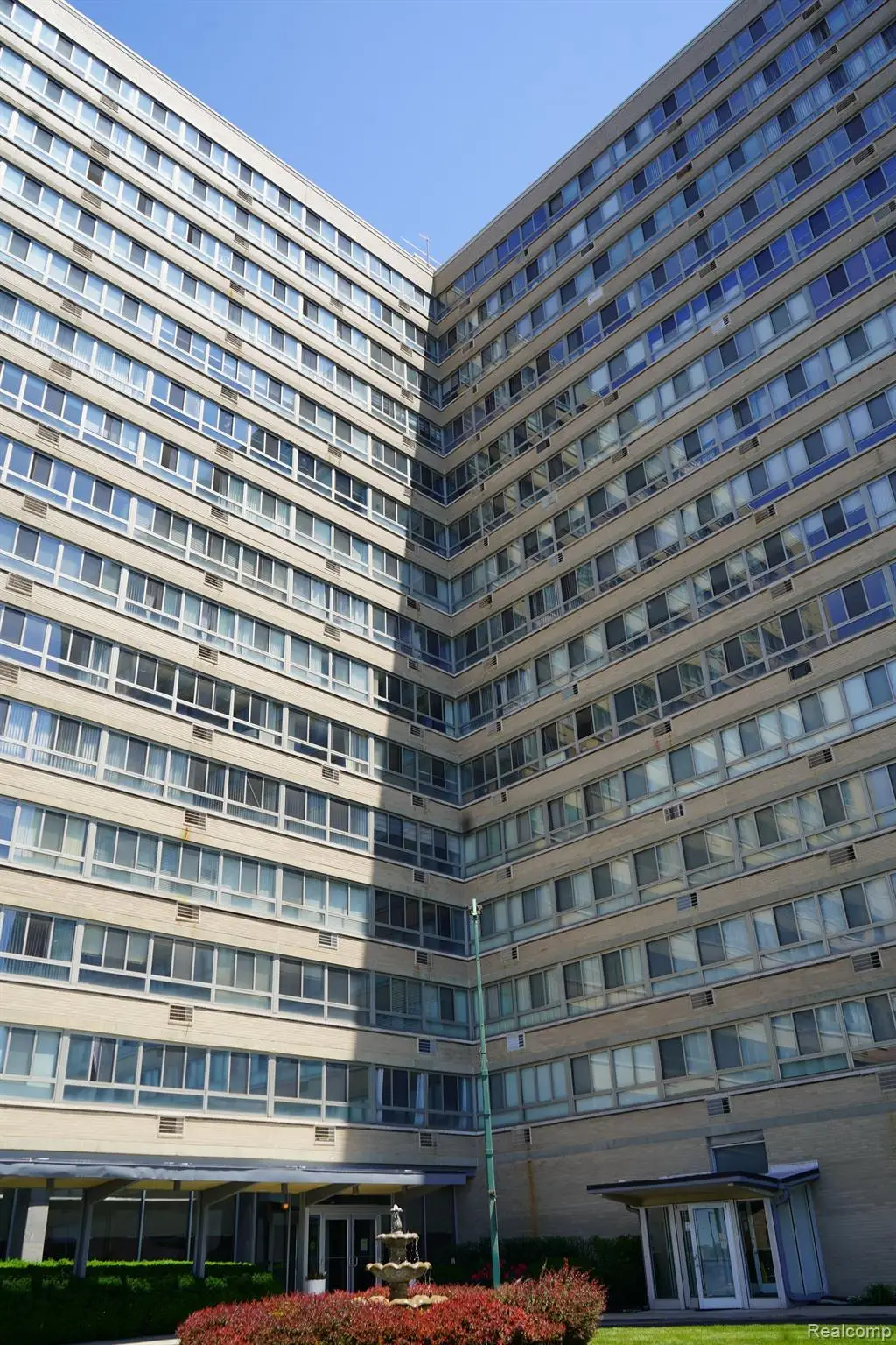 8900 E JEFFERSON AVE 624, Detroit, MI 48214 - Image #1