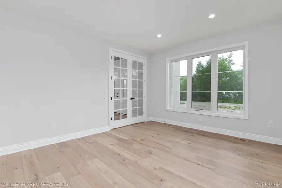 3205 ALPINE RD, Troy, MI 48084 - Image #3