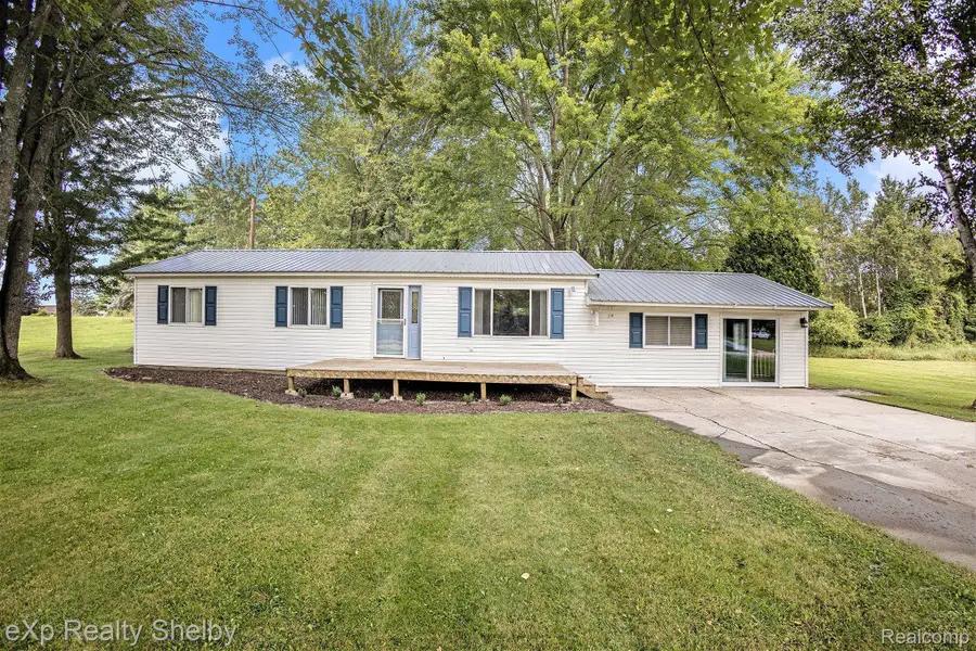 9486 MIRAMICHI DR, Evart, MI 49631 - Image #2