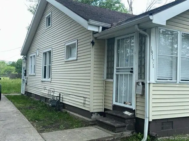 19171 GLASTONBURY RD, Detroit, MI 48219 - Image #2