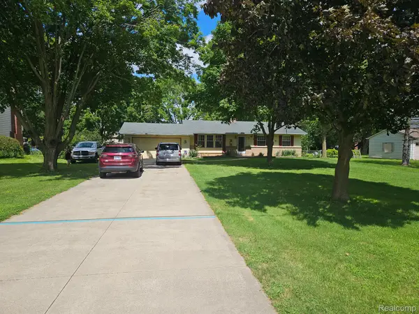 6172 W COURT ST, Flint, MI 48532