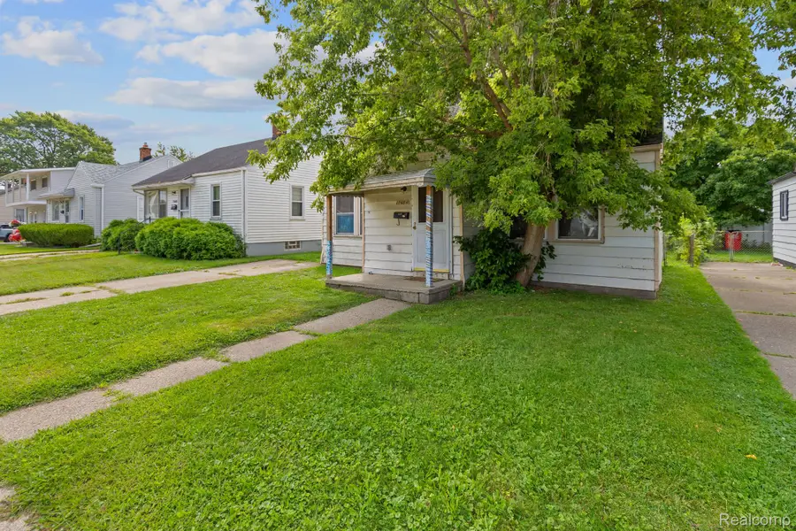 17484 LOWELL ST, Roseville, MI 48066 - Image #2