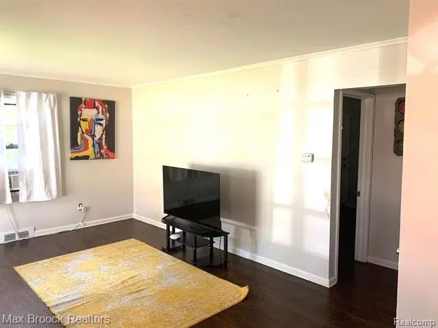 10431 Corning Street, Oak Park, MI 48237 - Image #2