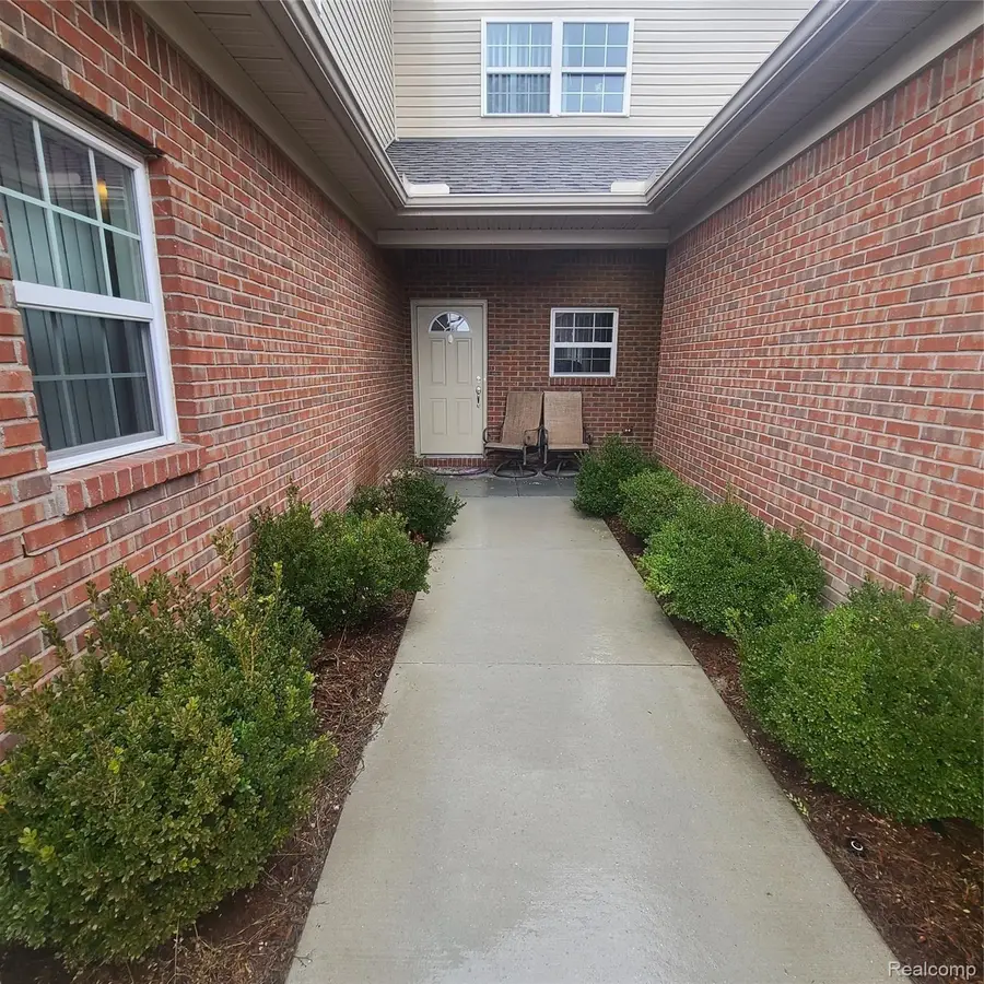 188 SEA BREEZE DR 13, Detroit, MI 48214 - Image #2