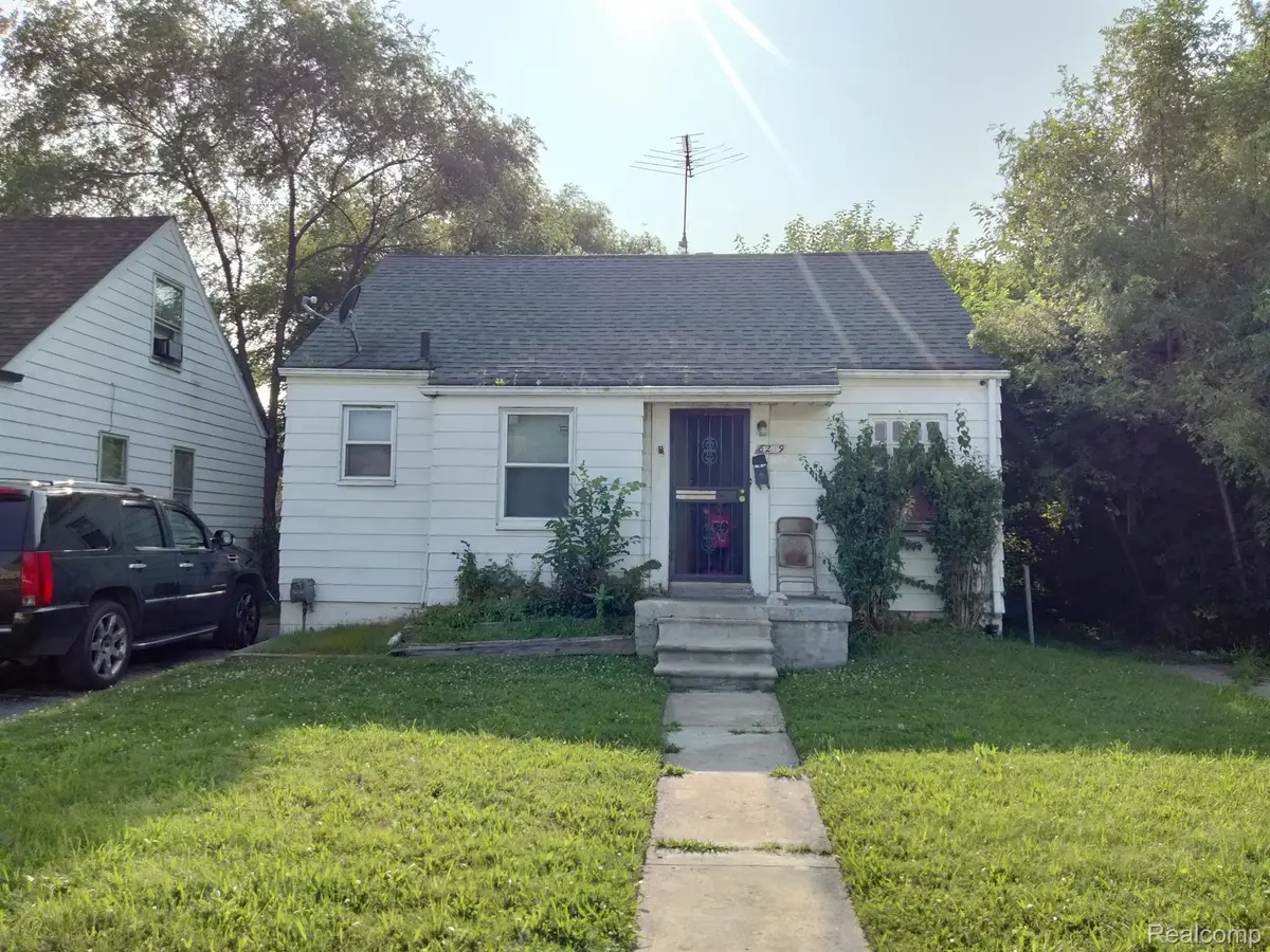 8209 ROSEMONT AVE, Detroit, MI 48228 - Image #1