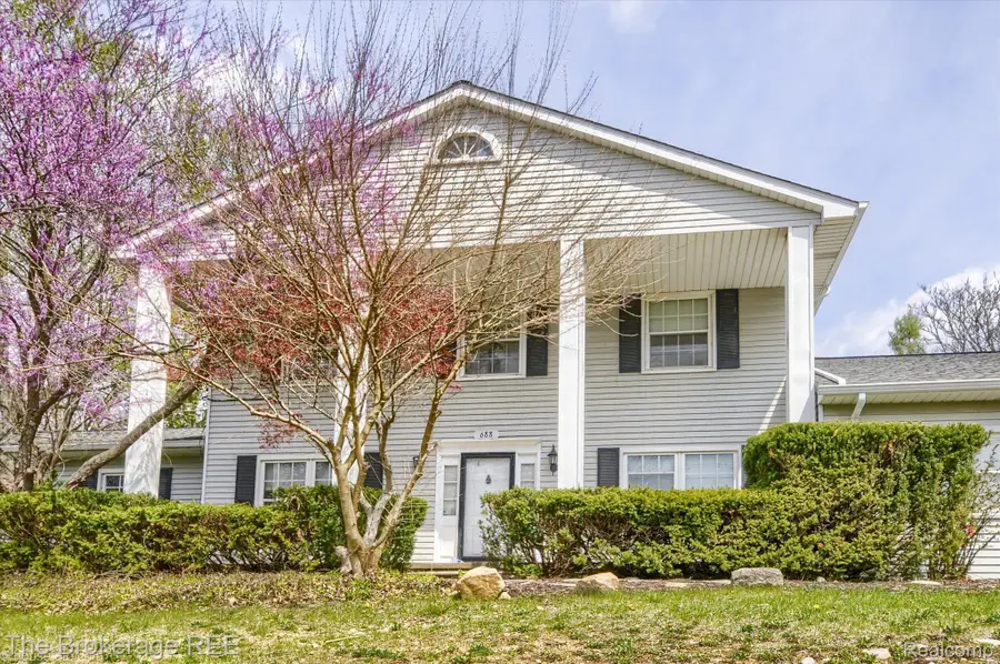 688 UPHILL RD, Milford, MI 48381 - Image #3