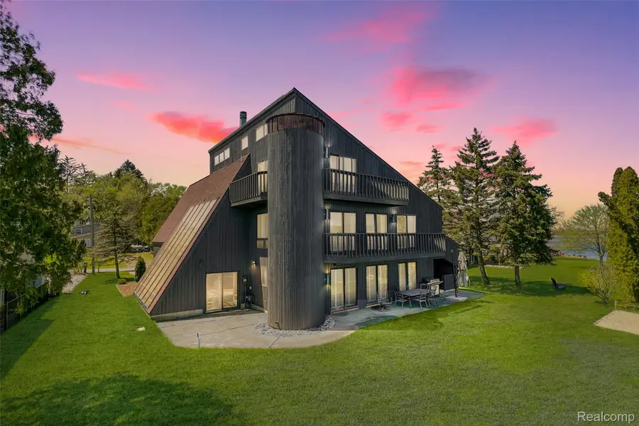 935 Stratton DR, Waterford, MI 48328 - #3