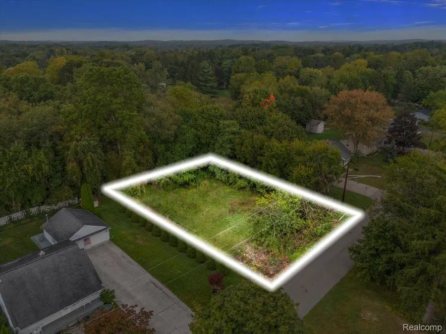 000 Waterloo ST, Waterford, MI 48329 - Image #2