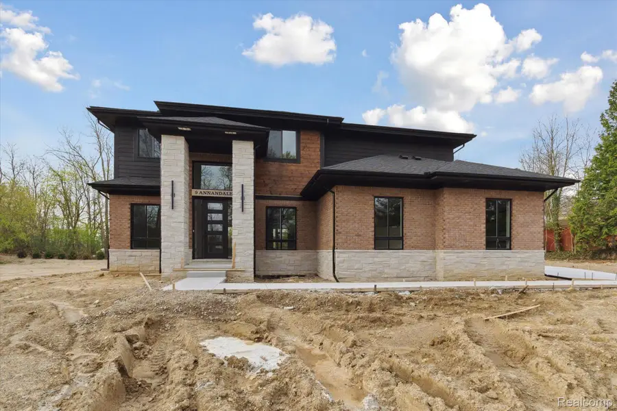 9 ANNANDALE, Leonard, MI 48367 - Image #2