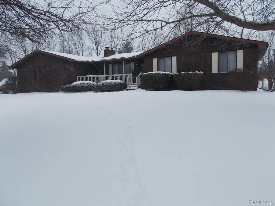 1164 MARY JANE CIR, Caro, MI 48723 - Image #2