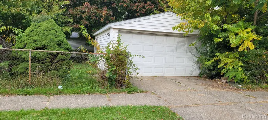 19015 ROSCOMMON ST, Harper Woods, MI 48225 - Image #3