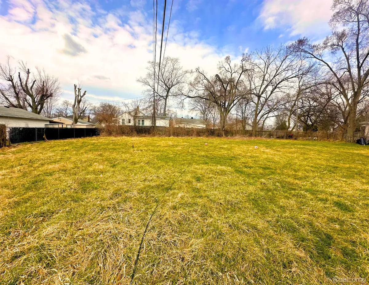 16 LIBERTY CRT, Monroe, MI 48161 - Image #1