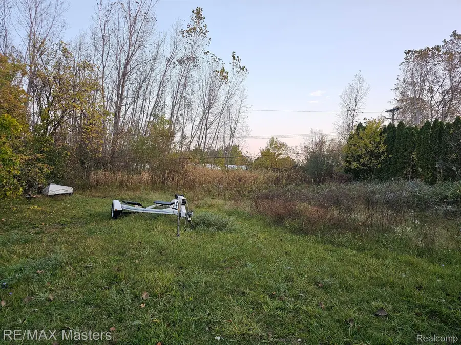 25340 TELEGRAPH RD, Brownstown, MI 48134 - Image #2