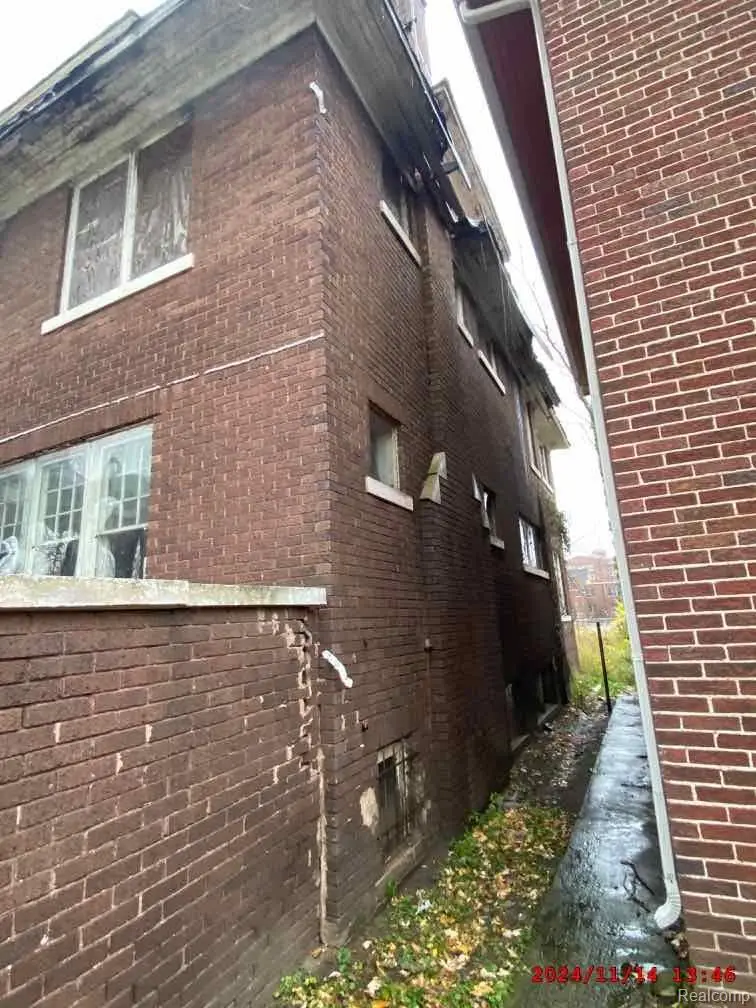 1129 ATKINSON ST, Detroit, MI 48202 - Image #2