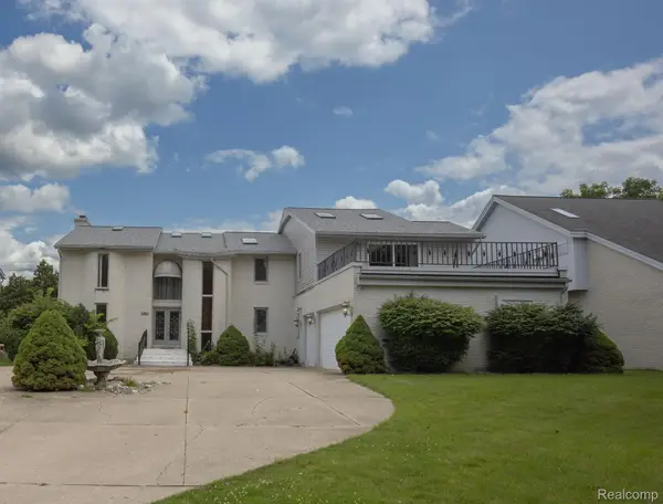 5881 NANEVA, WestBloomfield, MI 48322