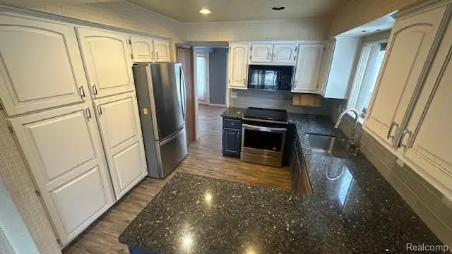 31470 HUNTERS CIRCLE DR, Farmington Hills, MI 48334 - Image #3