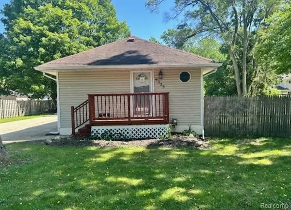 9325 COMMERCE RD, CommerceTwp, MI 48382