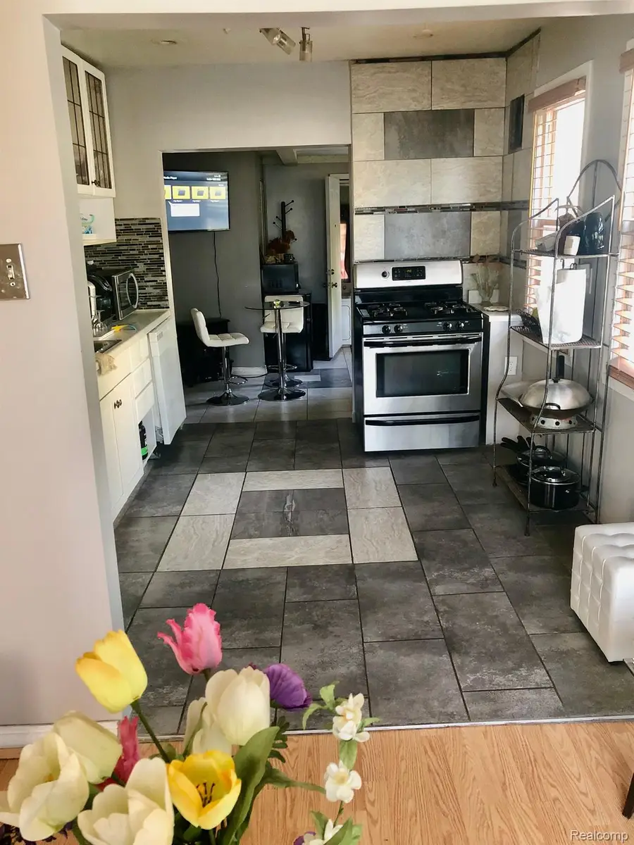 5522 ASHLEY ST, Detroit, MI 48236 - Image #3
