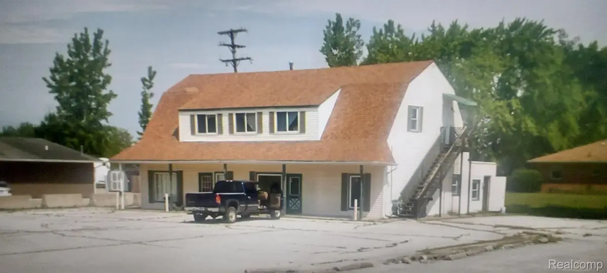 568 W CENTER RD, Essexville, MI 48732 - Image #1