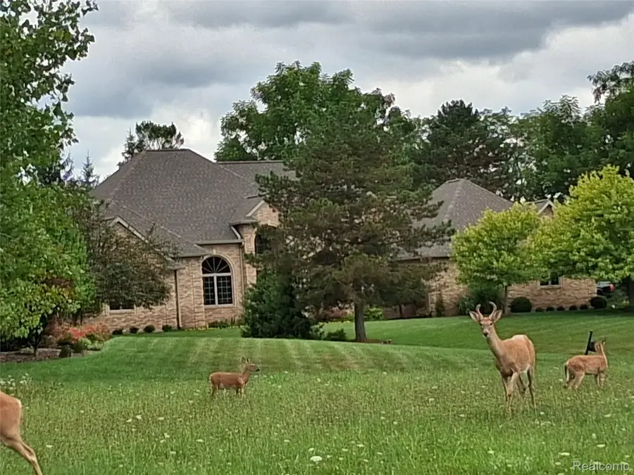 unit 21 BURLWOOD CIR, Grand Blanc Charter Township, MI 48439 - Image #2