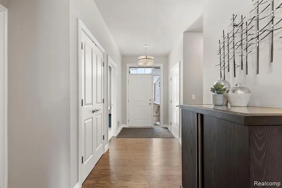 2264 Chase DR 114 14, Howell, MI 48855 - Image #2