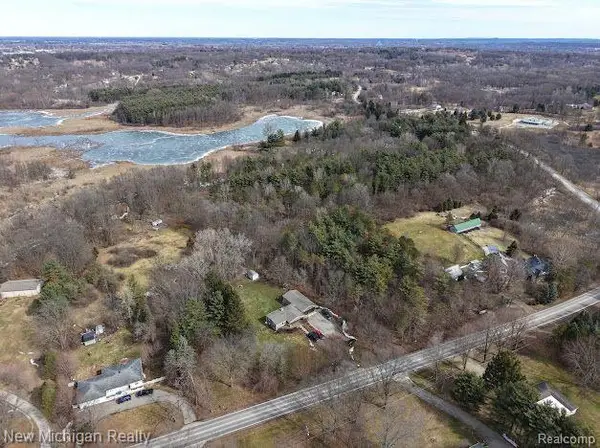 11461 WHITE LAKE RD, Fenton, MI 48430