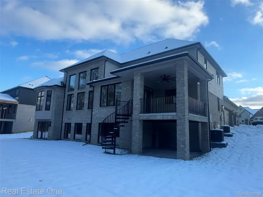 2423 BUCKTHORN DR, Shelby Charter Township, MI 48316 - Image #2