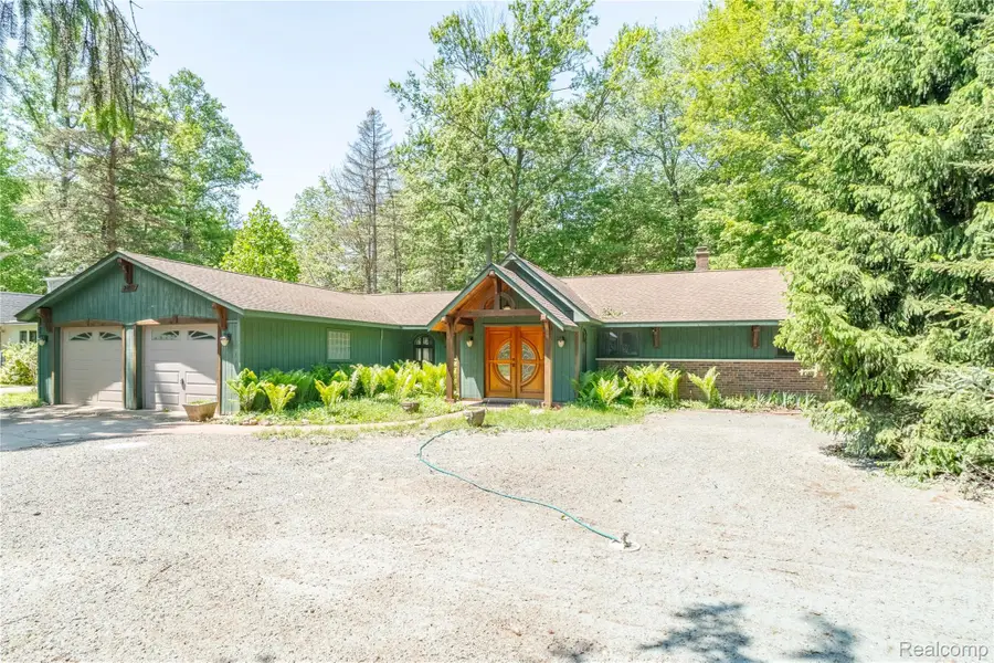 21417 PARKER ST, Farmington Hills, MI 48336 - #2