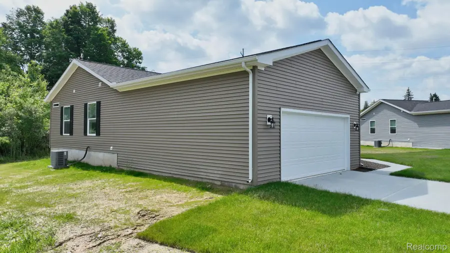 4444 MAPLE LEAF TRL, Flint, MI 48506 - Image #3